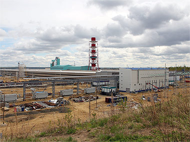 Богучанский алюминиевый завод. Панорама строительства, на переднем плане здание ЗРУ 220 кВ